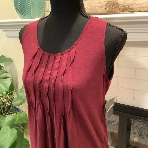 #175 NWT Eddie Bauer Cranberry Pleated Front Top Size Small - Picture 3 of 8